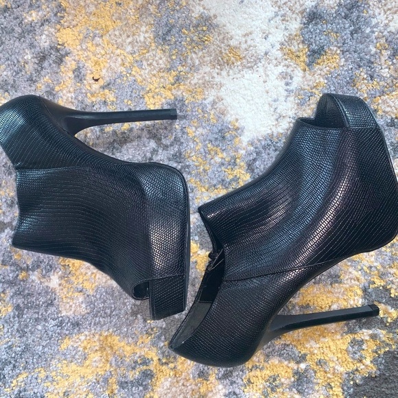 Steve Madden 'NAYDEAN' Black Snake booties-Size 10 - Picture 3 of 4